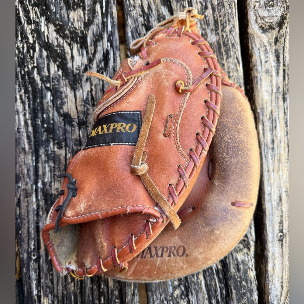 Maxpro Pro Model Catchers Mitt BBCMPROX Leather Deep Pocket Right Hand Throw T1